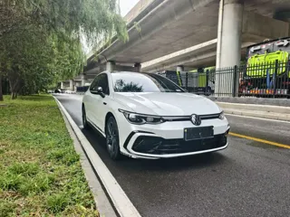 Volkswagen Golf 2022 купить из Китая, цена 1 607 000 ₽ — Suifenhe Auto