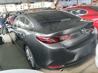 Mazda Mazda3 2021 купить из Китая, цена 2 062 000 ₽ — Suifenhe Auto