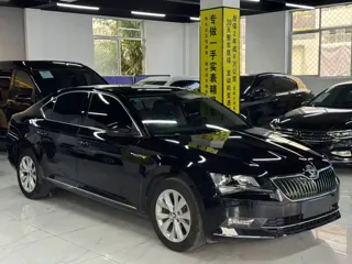 Skoda Superb 2018 купить из Китая, цена 1 347 000 ₽ — Suifenhe Auto