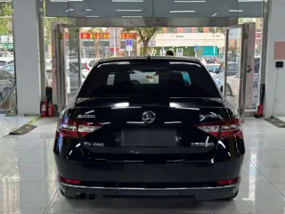 Skoda Superb 2018 купить из Китая, цена 1 347 000 ₽ — Suifenhe Auto