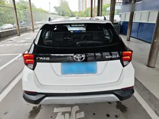 Toyota Yaris 2021 купить из Китая, цена 1 434 000 ₽ — Suifenhe Auto
