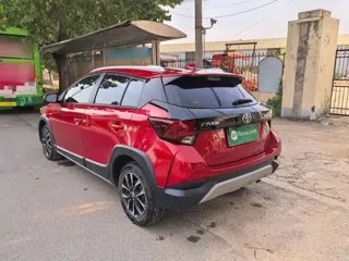 Toyota Yaris 2021 купить из Китая, цена 1 325 000 ₽ — Suifenhe Auto
