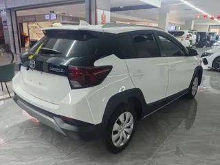 Toyota Yaris 2021 купить из Китая, цена 1 368 000 ₽ — Suifenhe Auto