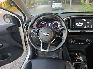 Kia Stonic 2021 купить из Китая, цена 1 347 000 ₽ — Suifenhe Auto