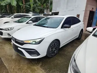 Roewe i5 2022 купить из Китая, цена 1 025 000 ₽ — Suifenhe Auto