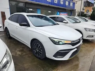 Roewe i5 2022 купить из Китая, цена 1 025 000 ₽ — Suifenhe Auto