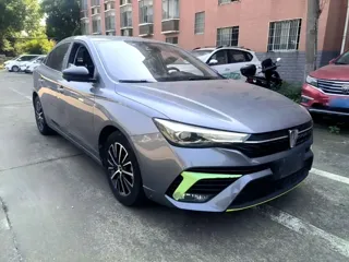 Roewe i5 2021 купить из Китая, цена 1 193 000 ₽ — Suifenhe Auto