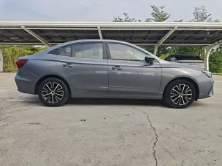 Roewe i5 2022 купить из Китая, цена 1 034 000 ₽ — Suifenhe Auto