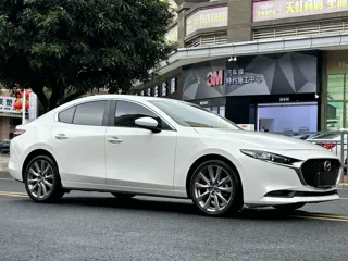Mazda Mazda3 2021 купить из Китая, цена 2 073 000 ₽ — Suifenhe Auto