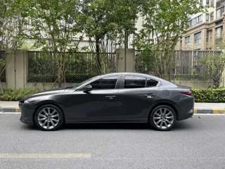 Mazda Mazda3 2022 купить из Китая, цена 1 793 000 ₽ — Suifenhe Auto
