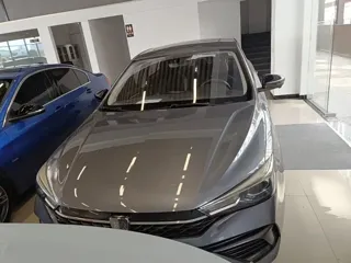 Roewe i5 2021 купить из Китая, цена 1 191 000 ₽ — Suifenhe Auto