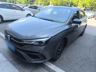 Roewe i5 2021 купить из Китая, цена 1 183 000 ₽ — Suifenhe Auto