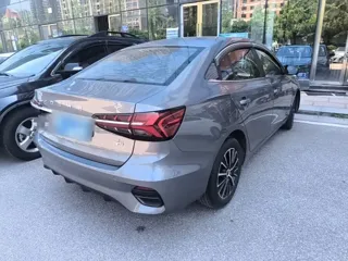 Roewe i5 2021 купить из Китая, цена 1 183 000 ₽ — Suifenhe Auto