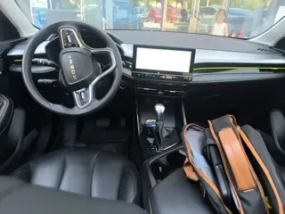 Roewe i5 2021 купить из Китая, цена 1 183 000 ₽ — Suifenhe Auto