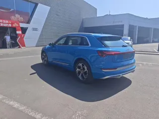 Audi e-tron 2025 купить из Китая, цена 6 018 000 ₽ — Suifenhe Auto