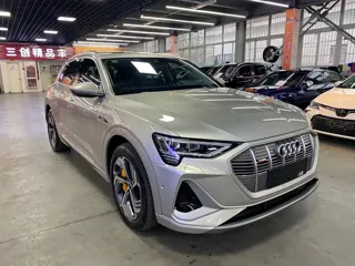 Audi e-tron 2022 купить из Китая, цена 5 337 000 ₽ — Suifenhe Auto