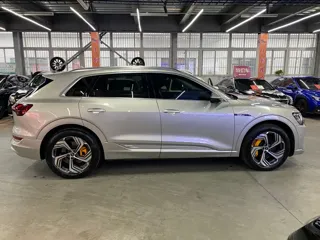 Audi e-tron 2022 купить из Китая, цена 5 337 000 ₽ — Suifenhe Auto