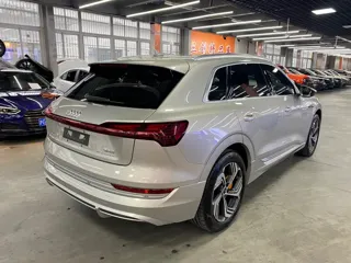 Audi e-tron 2022 купить из Китая, цена 5 337 000 ₽ — Suifenhe Auto