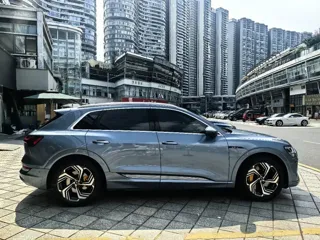 Audi e-tron 2022 купить из Китая, цена 5 506 000 ₽ — Suifenhe Auto