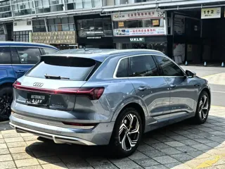 Audi e-tron 2022 купить из Китая, цена 5 506 000 ₽ — Suifenhe Auto