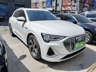 Audi e-tron 2023 купить из Китая, цена 5 436 000 ₽ — Suifenhe Auto