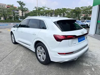 Audi e-tron 2023 купить из Китая, цена 5 098 000 ₽ — Suifenhe Auto