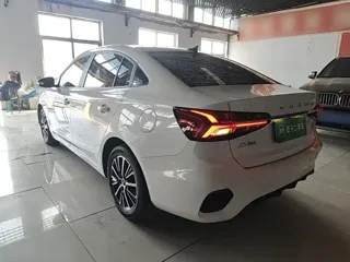 Roewe i5 2023 купить из Китая, цена 972 000 ₽ — Suifenhe Auto