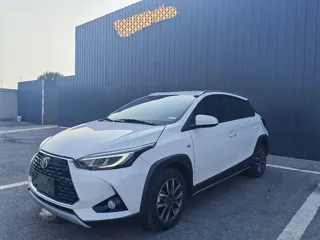 Toyota Yaris 2023 купить из Китая, цена 1 435 000 ₽ — Suifenhe Auto