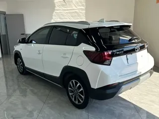 Toyota Yaris 2022 купить из Китая, цена 1 393 000 ₽ — Suifenhe Auto