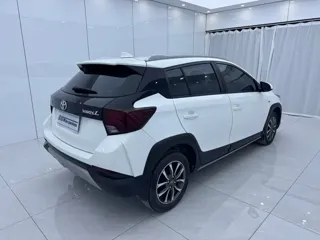 Toyota Yaris 2023 купить из Китая, цена 1 535 000 ₽ — Suifenhe Auto