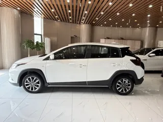 Toyota Yaris 2023 купить из Китая, цена 1 403 000 ₽ — Suifenhe Auto