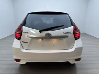 Toyota Yaris 2023 купить из Китая, цена 1 430 000 ₽ — Suifenhe Auto