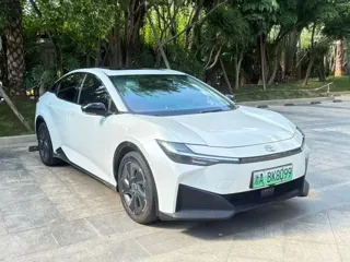 Toyota bZ3 2023 купить из Китая, цена 3 244 000 ₽ — Suifenhe Auto