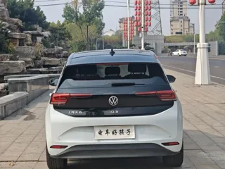 Volkswagen ID.3 2023 купить из Китая, цена 1 803 000 ₽ — Suifenhe Auto