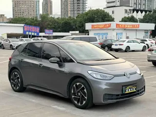 Volkswagen ID.3 2023 купить из Китая, цена 1 852 000 ₽ — Suifenhe Auto