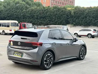 Volkswagen ID.3 2023 купить из Китая, цена 1 852 000 ₽ — Suifenhe Auto