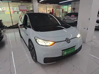 Volkswagen ID.3 2023 купить из Китая, цена 1 672 000 ₽ — Suifenhe Auto