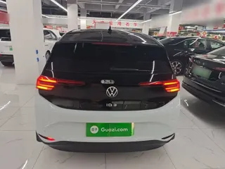 Volkswagen ID.3 2023 купить из Китая, цена 1 672 000 ₽ — Suifenhe Auto