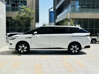 Xpeng X9 2024 купить из Китая, цена 7 566 000 ₽ — Suifenhe Auto