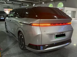Xpeng X9 2024 купить из Китая, цена 7 690 000 ₽ — Suifenhe Auto