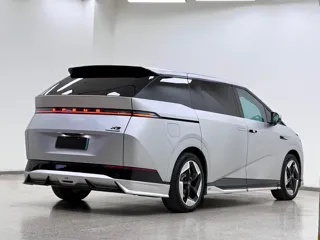 Xpeng X9 2024 купить из Китая, цена 7 839 000 ₽ — Suifenhe Auto
