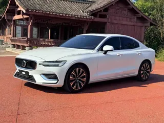 Volvo S60 2024 купить из Китая, цена 3 116 000 ₽ — Suifenhe Auto