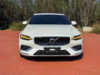 Volvo S60 2024 купить из Китая, цена 3 116 000 ₽ — Suifenhe Auto