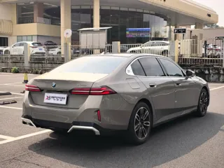 BMW 5-Series 2024 купить из Китая, цена 5 870 000 ₽ — Suifenhe Auto