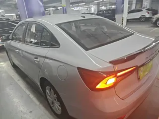 Roewe i5 2021 купить из Китая, цена 1 102 000 ₽ — Suifenhe Auto
