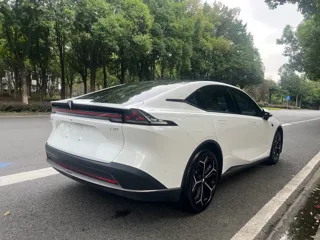 Deepal L07 2024 купить из Китая, цена 3 015 000 ₽ — Suifenhe Auto