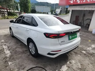 Geely Emgrand 2025 купить из Китая, цена 1 257 000 ₽ — Suifenhe Auto
