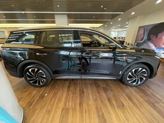 Hongqi HS7 2024 купить из Китая, цена 4 449 000 ₽ — Suifenhe Auto