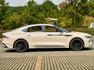 Lincoln Z 2025 купить из Китая, цена 5 329 000 ₽ — Suifenhe Auto
