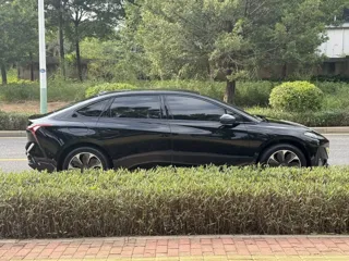 Hongqi Tiangong 05 2025 купить из Китая, цена 3 543 000 ₽ — Suifenhe Auto